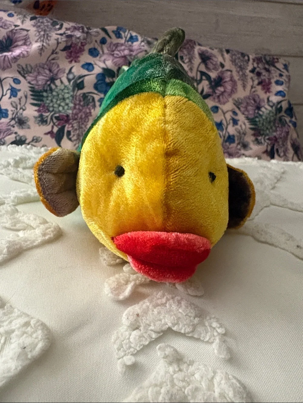 Puckers- plush Multicolor Fish Toy - Green and Yellow